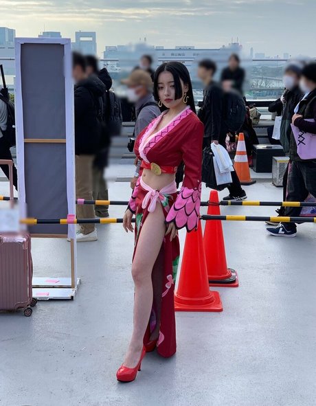 _xxkhyn modelo erótico archivo