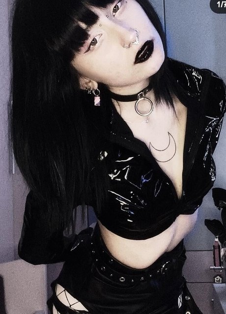 Insaneinternetgrl high quality pornstar pictures