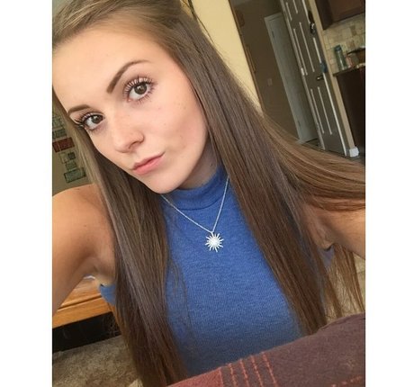 Brenna Winters nus étoiles galeries