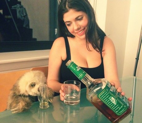 Emily Helen Barry actrice de sexe photos