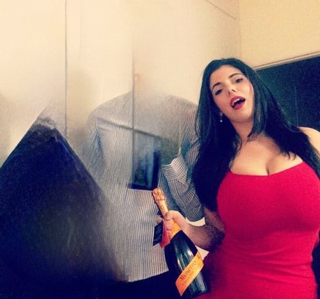 Emily Helen Barry modelo adulto imágenes