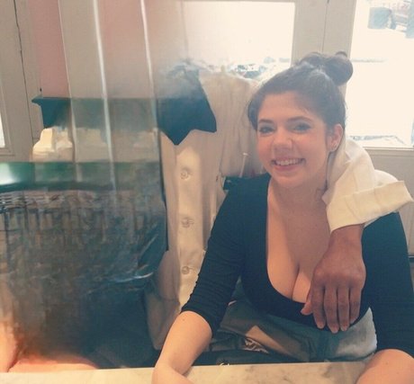 Emily Helen Barry modelo atractivo fotos