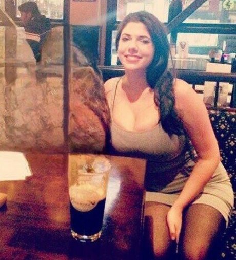 Emily Helen Barry modelo libre galería