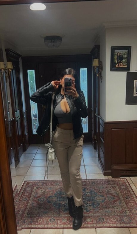 Yalibarel naked pornstar image