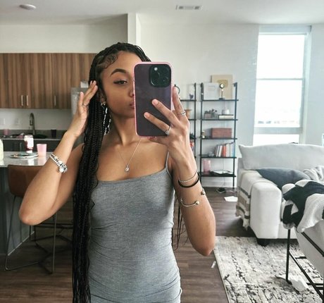 Lexi Vee pornstar pretty picture