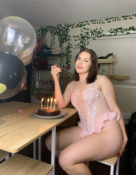 downthealiway modelo porno galería