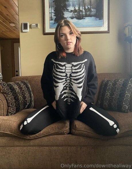 downthealiway star érotique image