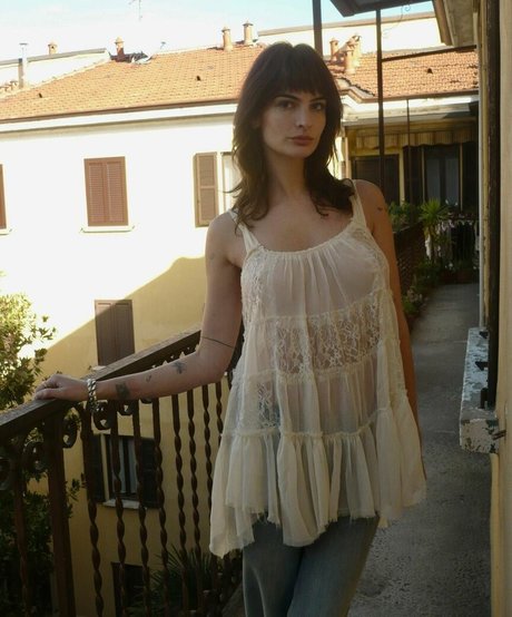 Clara Beneytout art model photos