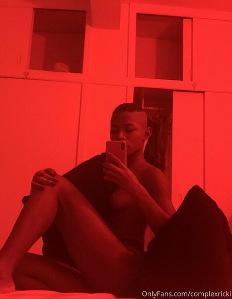 complexricki model naked img