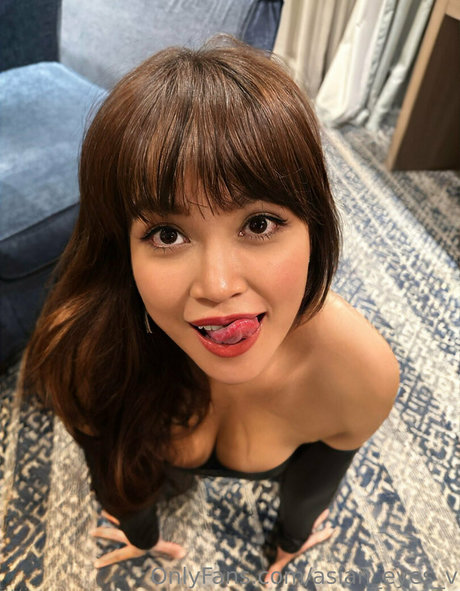 asian eyes v modèles nus galerie