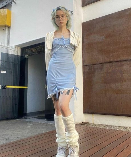 Luh Setra star du porno parfaite img