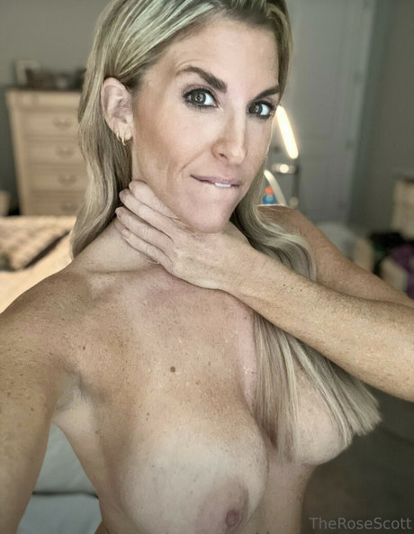 Rosescottvip nudes star pics