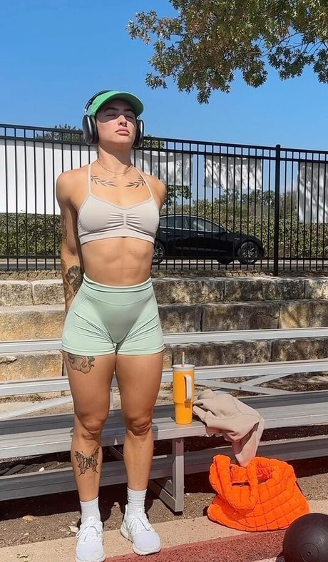 Kelly Matthews pornstar nude picture