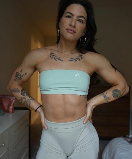 Kelly Matthews sexy pornstar gallery