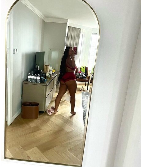 LightSkin modelo sexy galerías