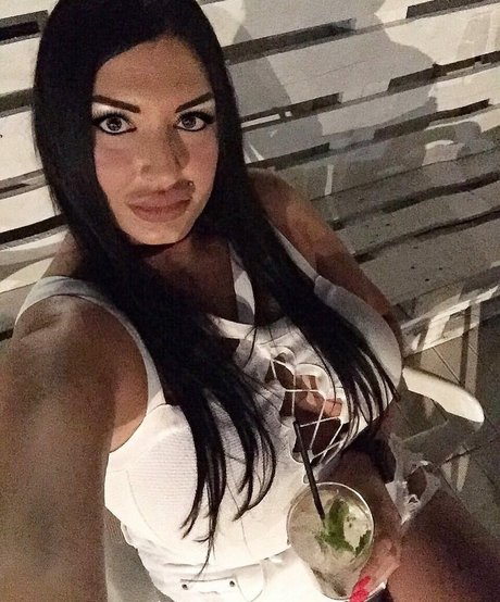 elisabetta mediterraneagirl modelo caliente galería