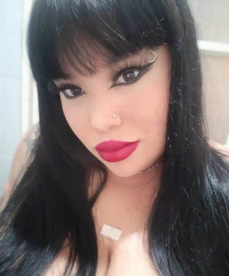 Naty Mari modèle chaud archive