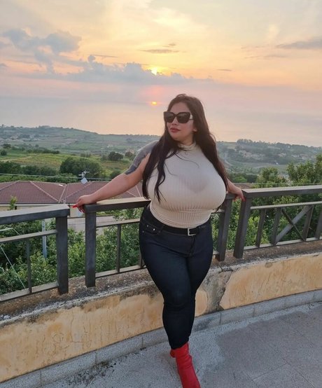 Naty Mari estrella porno perfecta foto