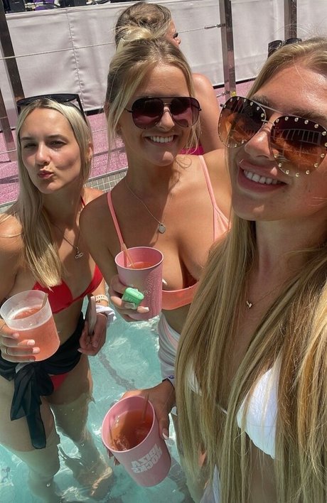 Chloe Burns étoile nue des photos