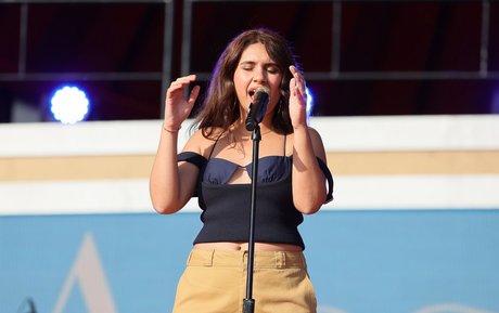 Alessia Cara art star du porno images