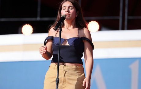 Alessia Cara actriz caliente galerías