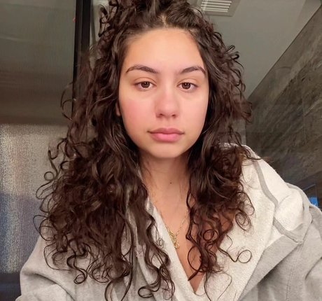 Alessia Cara bonita modelo imágenes