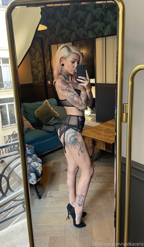 CerizVodka modelo porno imágenes