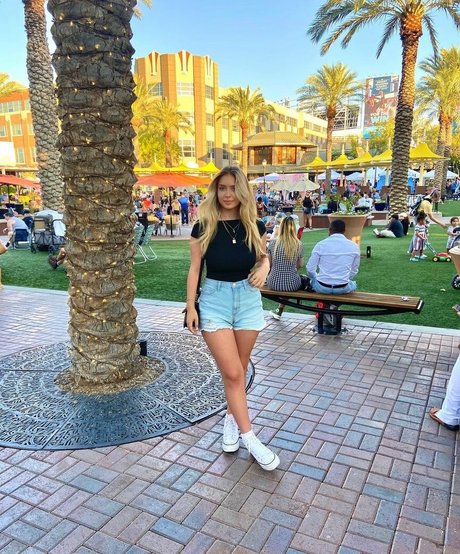 Caitlin Betterly modelo erótico fotos