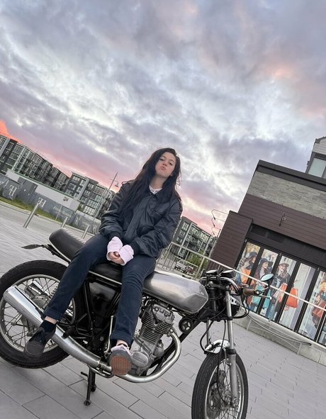 Ellie Nova estrella porno en alta definición imagen