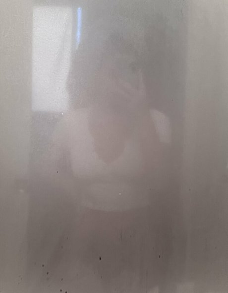 Ellie Nova modèle érotique img