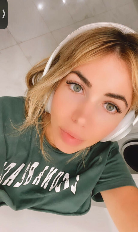 Emmy Corinne star du porno nue galerie