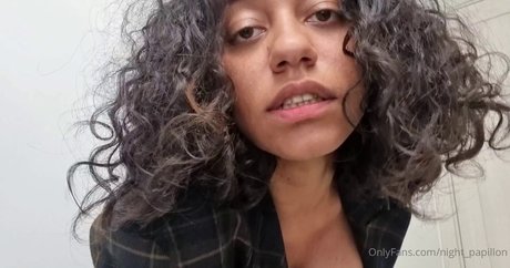 Night Papillon star du porno de haute qualité collection