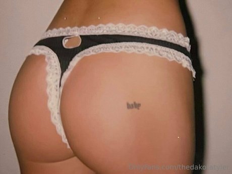 thedakotatyler model adult gallery