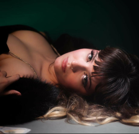 Waluiguigui erotic model image