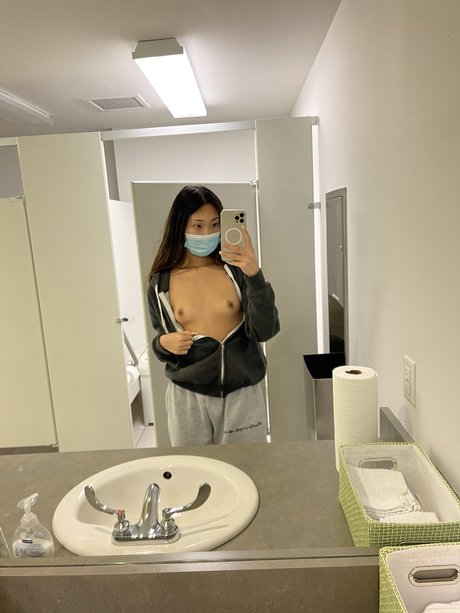 Emma Lvxx_ estrella atractiva imagen