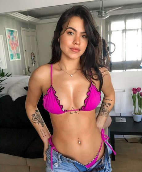 Taynah Smith jolie star du porno collection