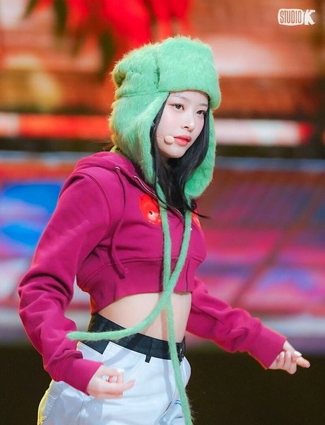 Hanni Pham étoile gratuite des photos