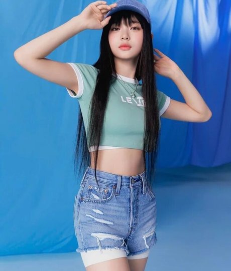 Hanni Pham nus étoiles galerie