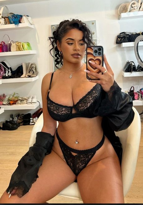 Noelia Ramirez bonita estrella galería