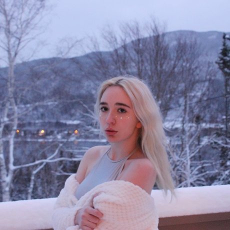 Elita Harkov bonita modelo archivo