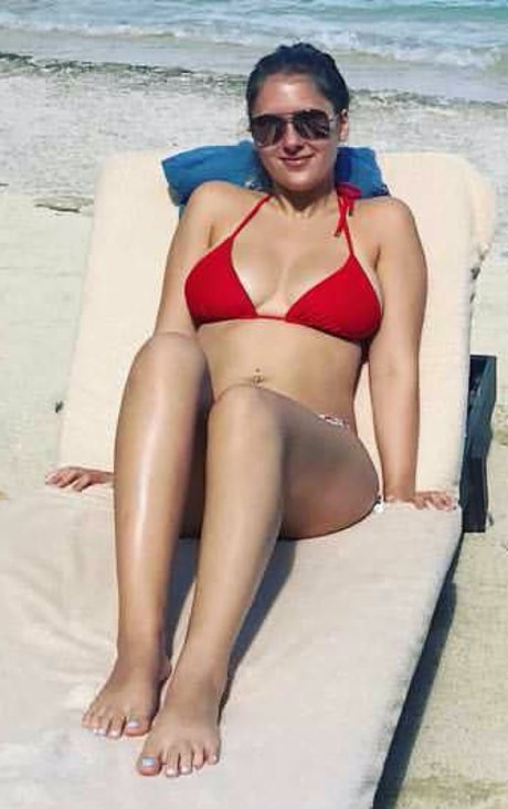 Claire Abbott Miniatura