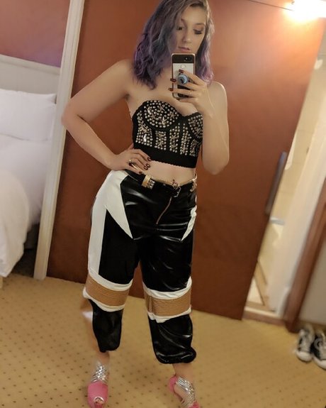 Mel Capperino Garcia modelo de arte imágenes