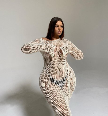 Valeria Vendetta modelo superior galerías