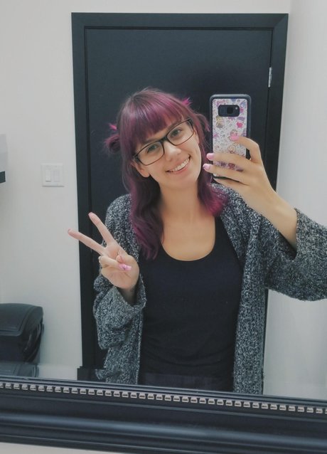 Yanderekamii actrice nue photos