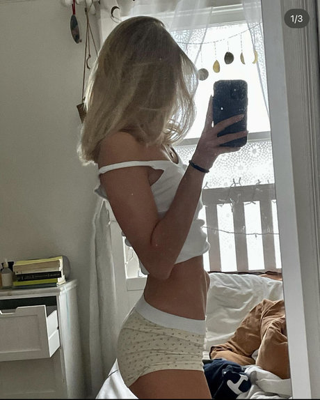 Estelle Harsh naked pornstar photo