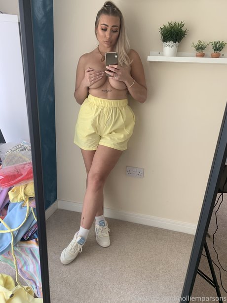Hollie M Parsons top model pic