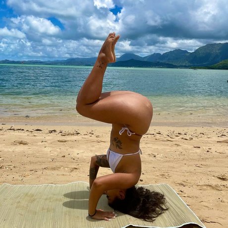 Rica Senpai actriz erótica galería