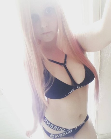 Invaderdd Dee Mente model adult archive