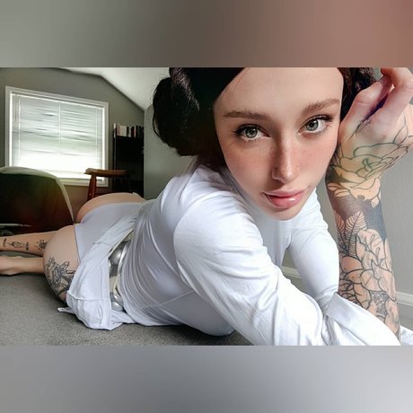 Toranine_ model sexy photos