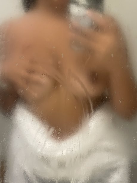 Alanna Rauh naked star pic